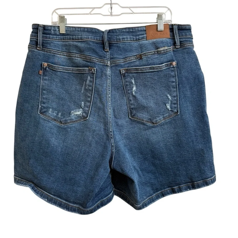 Judy Blue Womens Size 3XL Med Wash Distressed Denim Dad Short Cell Phone Pocket